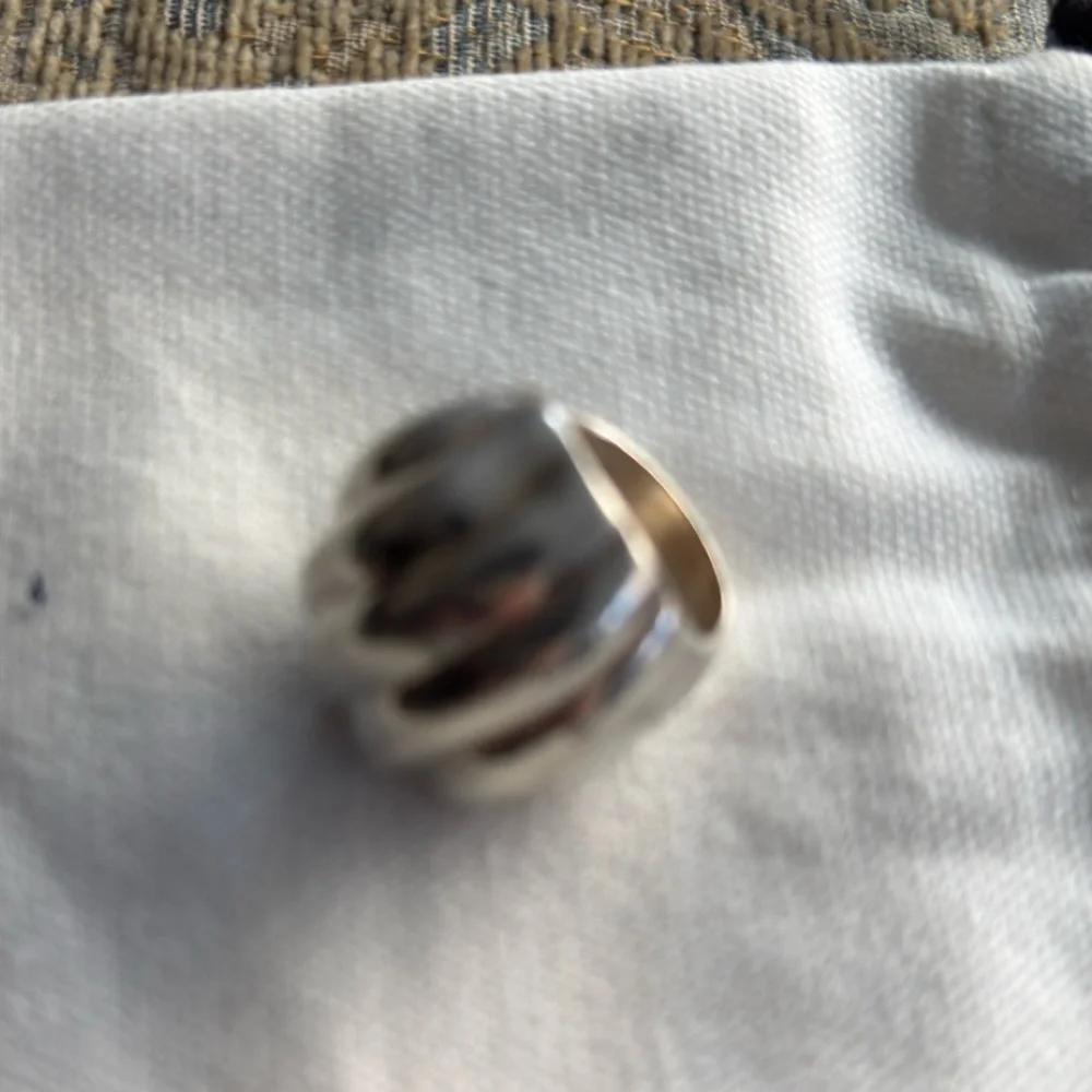PRICE CUT!! Heavy Sterling Silver contemporary ribbed Ring, size 6.5-7 - Picture 1 of 4